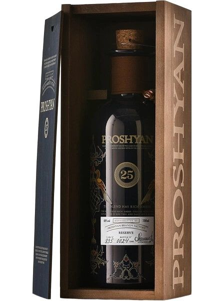 Армянский коньяк "Прошян Резерв 25 лет" 0,7л в п/у